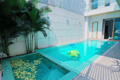 z5428858702570 cbb5e3238154bb7ee66d90da55ee7003 Live, Work, and Relax in Style: 5BR Danang City Center Pool Villa!